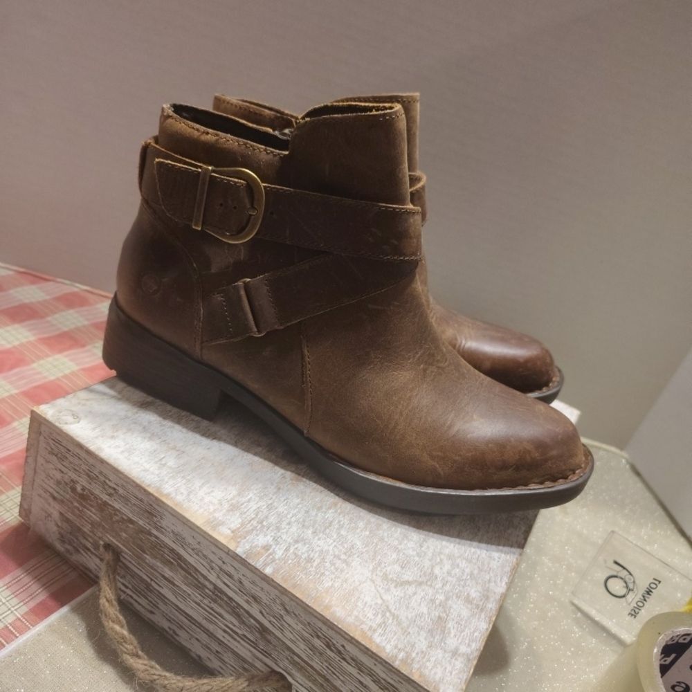 Born Short Brown Ankle Boots Size 6
